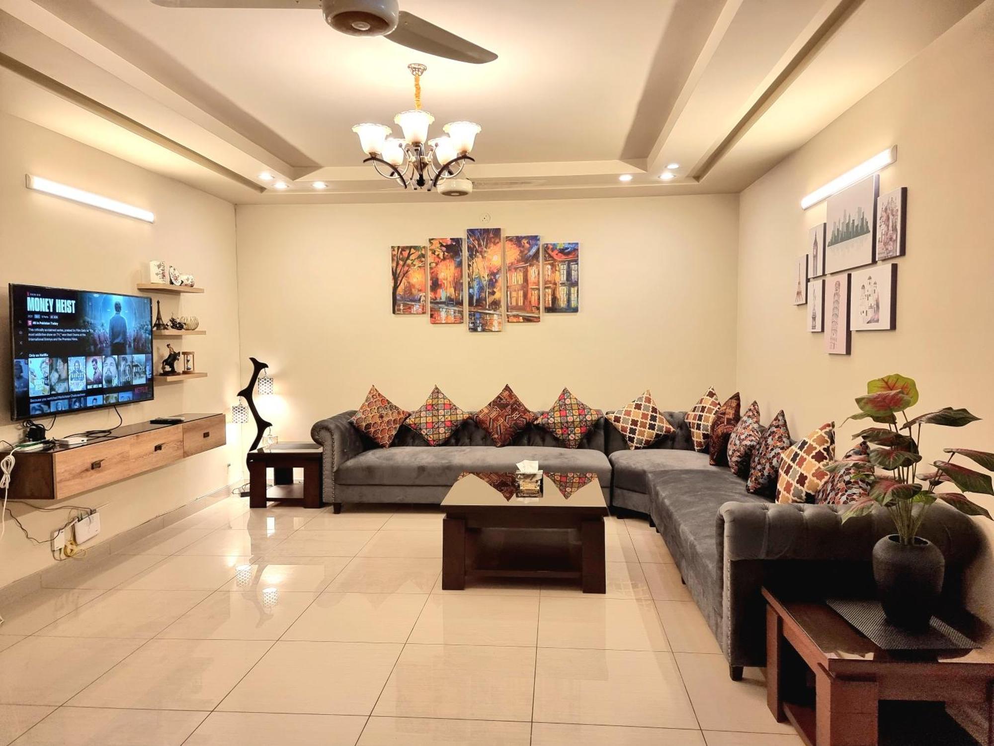 Luxurious Landing Apartments & Suites Bahria Town Rawalpindi Cameră foto