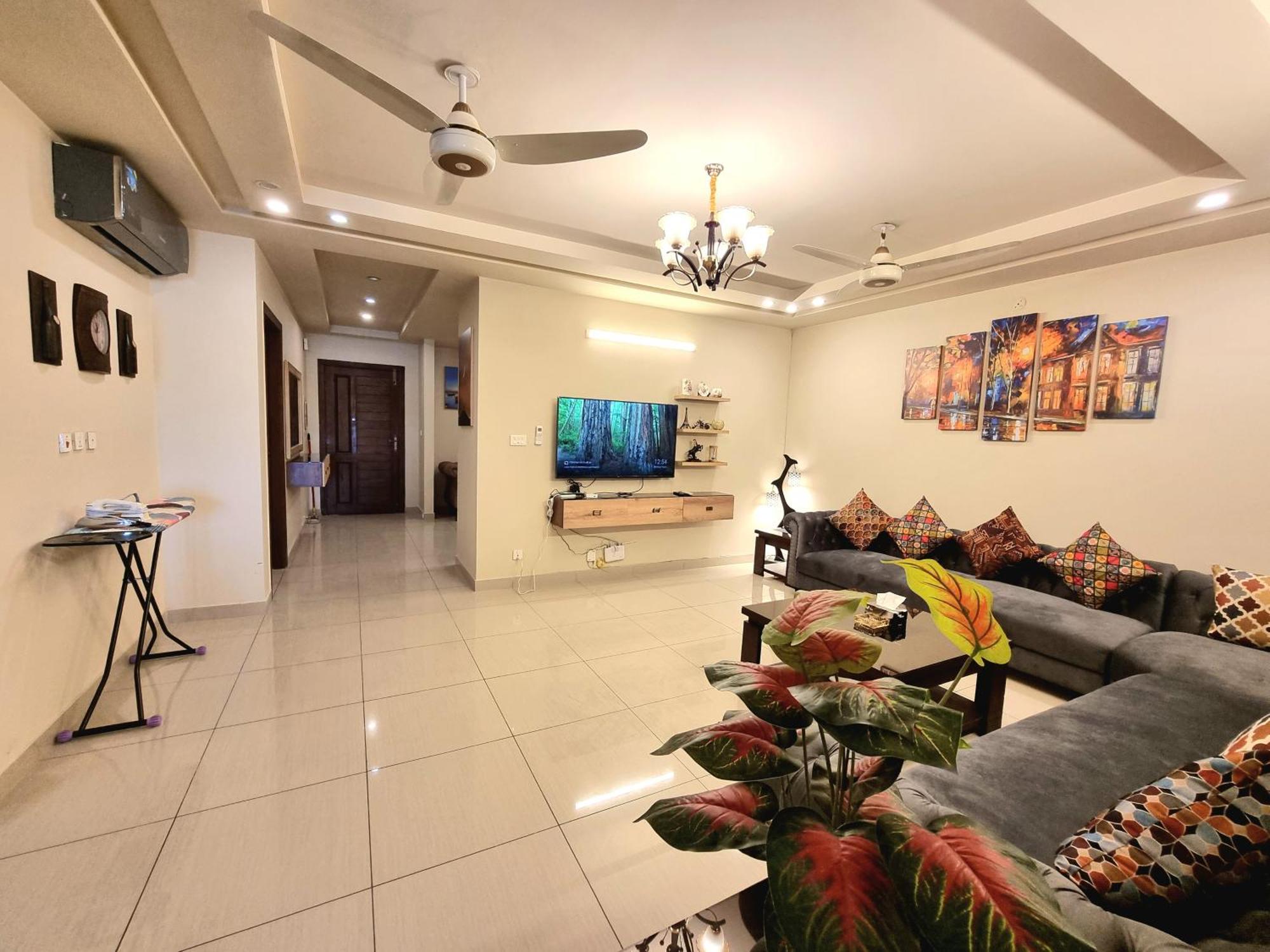 Luxurious Landing Apartments & Suites Bahria Town Rawalpindi Cameră foto