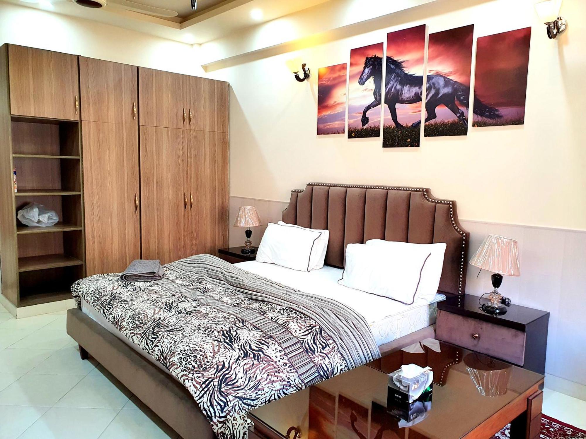 Luxurious Landing Apartments & Suites Bahria Town Rawalpindi Cameră foto